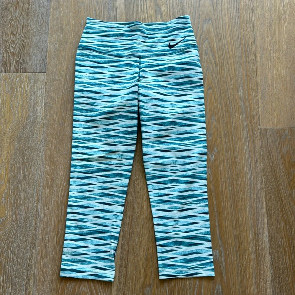 Nike dri-fit geometric print cropped leggings